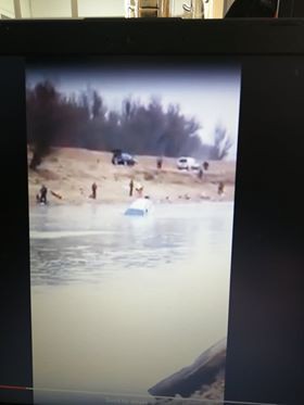 CLIPE de GROAZĂ pentru un șofer, în Constanța: i-a căzut mașina în canal!