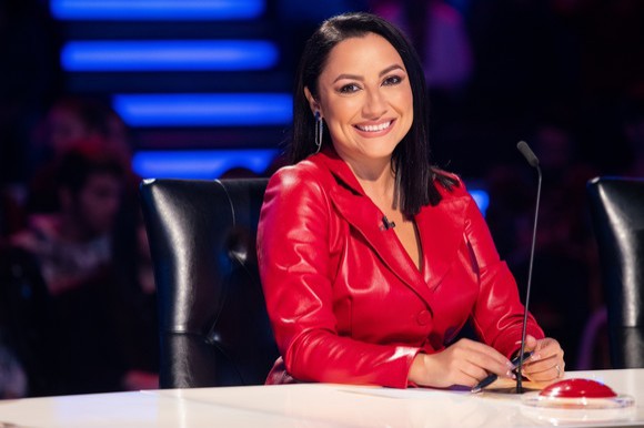 „Românii au talent“, sezonul al X-lea. Andra cântă în premieră melodia din promo
