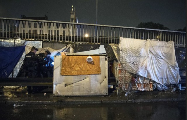 Franţa: O tabără de migranţi, evacuată la Paris