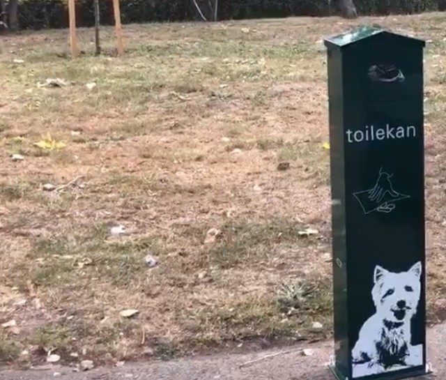 NESIMȚIRE! Dispozitivele pentru deșeuri canine sunt noile TOMBEROANE!