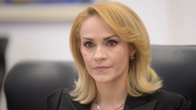 Gabriela Firea, către Iohannis: Testarea pe stadion era periculoasă, vaccinarea pe stradă e cool
