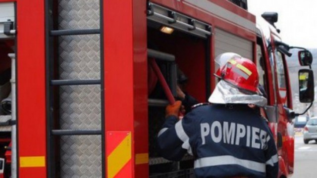 Incendiu la o clădire birouri de pe strada Bucureşti