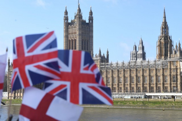 Regatul Unit: Începând din 2021, regulile post-Brexit vor „închide robinetul“ pentru străinii slab calificaţi