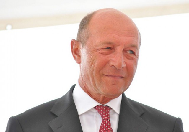 Băsescu propune măsuri pentru a evita ca România să intre într-o „situaţie de criză economică profundă“