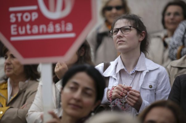 Portugalia: Medicii se alătură credincioşilor împotriva eutanasiei