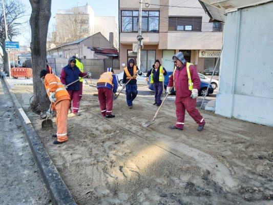 Lucrările de REABILITARE a trotuarelor de pe bulevardul Mamaia, în plină desfășurare