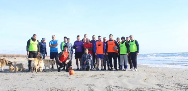 La Capu Midia, militarii și câinii unității au făcut sport împreună