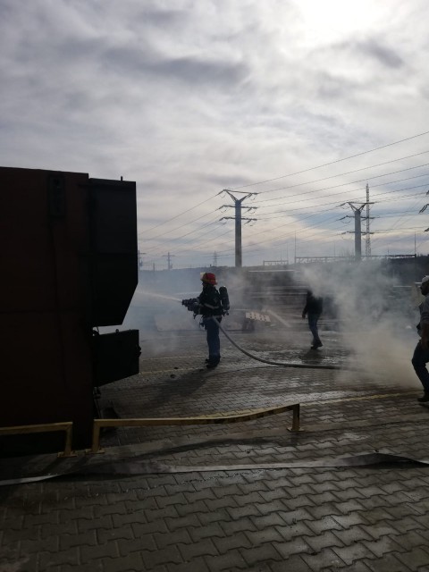 Incendiu la o fabrică de mobilă din Ovidiu
