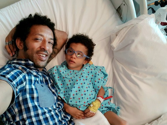 Fiul lui Kamara, operat la Barcelona: „Când s-a trezit a plâns, tremura, dar apoi a început să cânte“