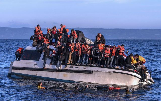 O ambarcaţiune cu migranţi s-a scufundat în largul insulei Creta: nouă persoane date dispărute