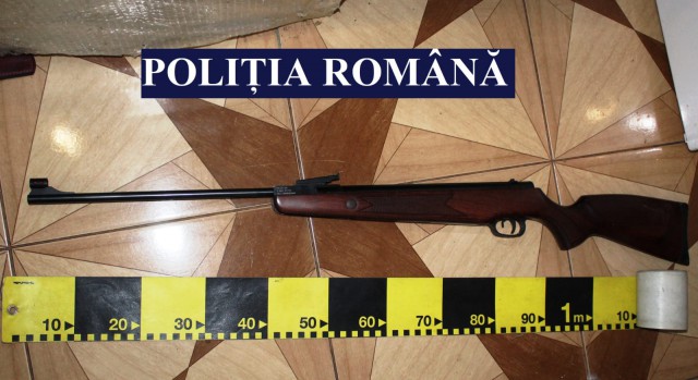 PERCHEZIȚII la Cernavodă, la persoane bănuite de deţinere ilegală de arme