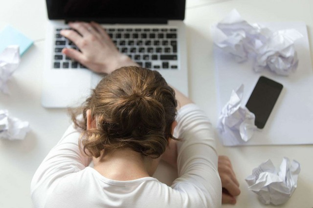 Care este legătura dintre sindromul burnout și bătăile neregulate ale inimii
