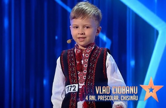 Un băiețel de patru ani i-a lăsat mască pe jurații de la Românii au talent