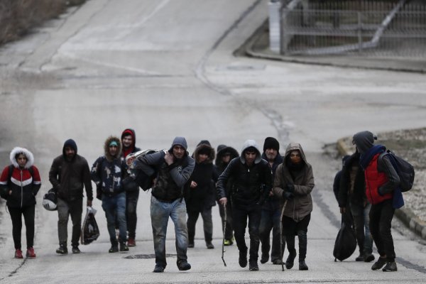 ONU: Cel puţin 13.000 de migranţi la frontiera dintre Turcia şi Grecia