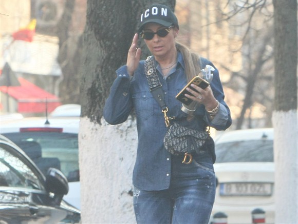 Anamaria Prodan, sexy, pe tocuri de 15 cm. Cum a reacționat când fanii au rugat-o să stea la poze