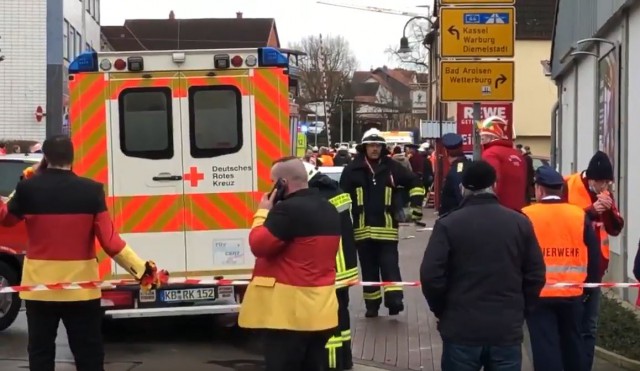 Germania: Zeci de răniţi după ce o maşină a intrat în mulţime la o paradă de carnaval