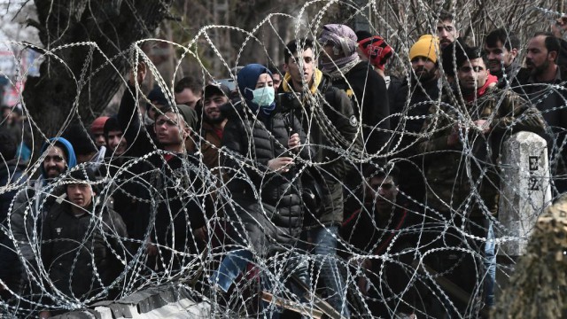 UNHCR: Suspendarea primirii cererilor de azil de către Grecia nu are bază legală