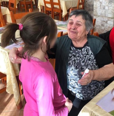 Nepoții au adus primăvara în sufletele bunicilor
