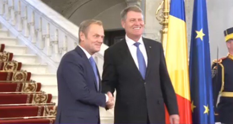 Fostul preşedinte al Consiliului European Donald Tusk, decorat de preşedintele Iohannis cu Ordinul Naţional 