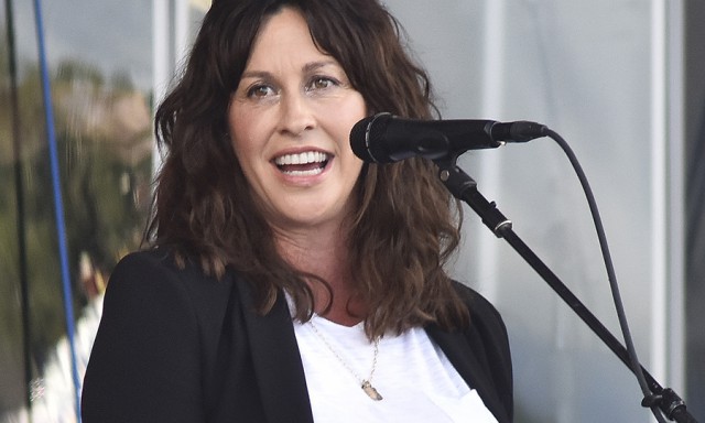 Alanis Morissette anunţă un turneu european şi lansarea noului său album