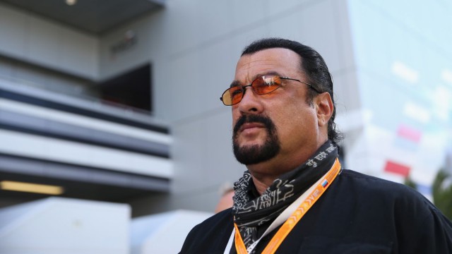 Steven Seagal, acuzat că a promovat ilegal o operaţiune financiară