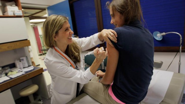 Programul ratat de vaccinare care a dus la moartea a peste 17.000 de femei din România. Sute de mii de doze, aruncate