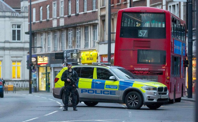 Un bărbat a fost înjunghiat într-o moschee din Londra