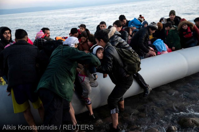 Un copil a murit în largul insulei greceşti Lesbos în urma naufragierii unei ambarcaţiuni cu aproape 50 de migranţi