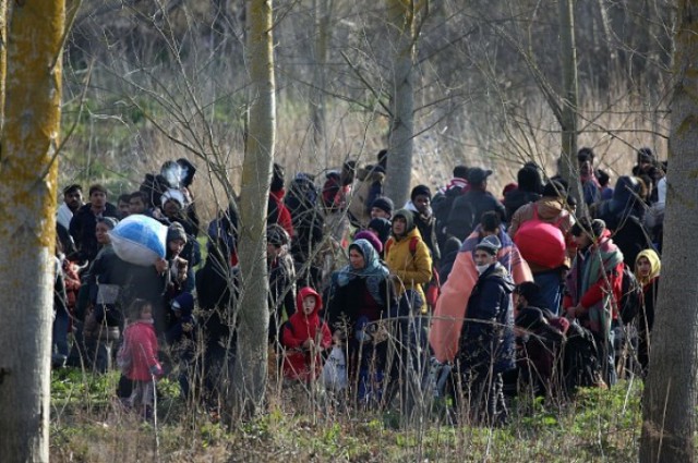 Grecia va construi două noi tabere pentru migranţi