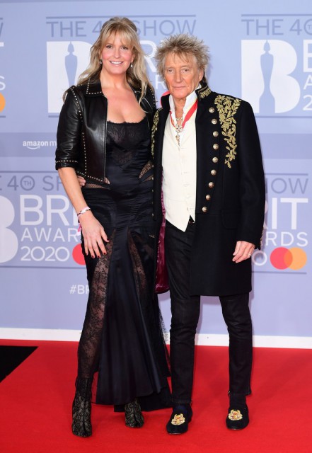 Ce bine se ţine Rod Stewart la 75 de ani! Iată-l alături de soţie, la Brit Awards