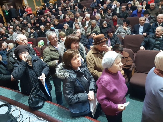 Seniorii care au împlinit 80 si 90 de ani, dar și 50 de ani de căsătorie, premiați la domiciliu