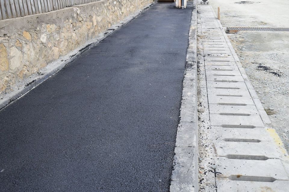 Primăria Cernavodă reabilitează trotuarele de pe strada Călărași Primăria Cernavodă reabilitează trotuarele de pe strada Călărași