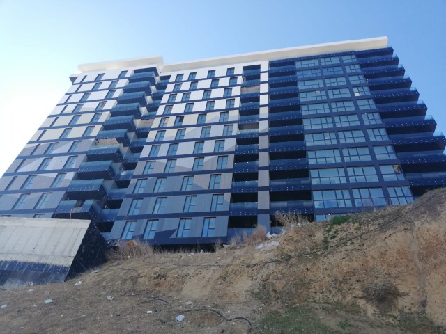 Intervine Garda de Mediu: GUNOAIE și TOMBEROANE aruncate de pe blocul de 12 etaje, pe plaja Reyna!