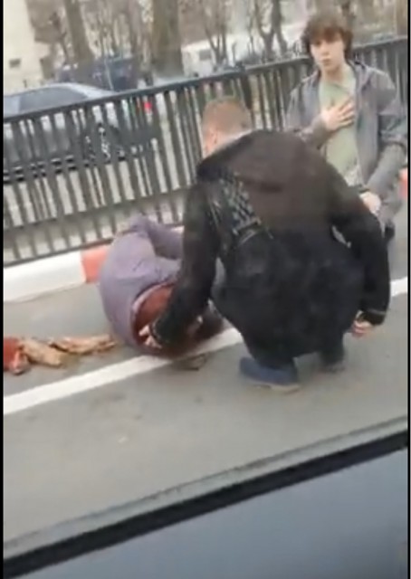 PANICĂ pe I.C. Brătianu! Pieton lovit de o mașină; șoferul SPERIAT! VIDEO