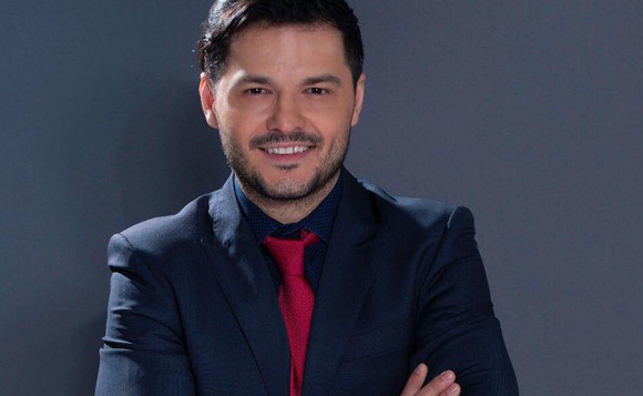 Liviu Vârciu a pus măști pe afișul premierei din toamnă