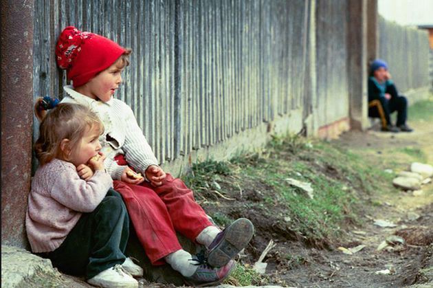 Eurostat: Copiii din România şi Bulgaria, cei mai supuşi riscului de sărăcie şi excluziune socială din UE