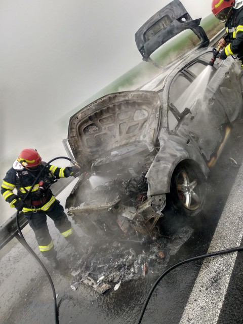 Un TAXI a ARS ca o torță pe AUTOSTRADA SOARELUI!