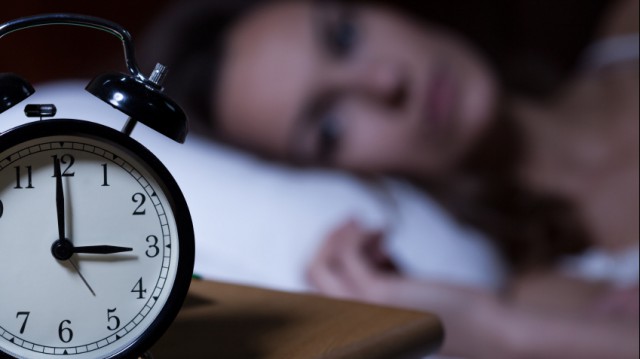 Te trezești în fiecare zi între 1-3 dimineața? Ar putea fi din cauza acestei boli