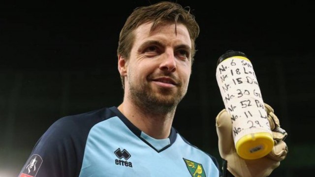 Tim Krul și-a notat pe sticlă modul în care execută penalty-urile jucătorii de la Tottenham