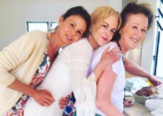 Nicole Kidman, într-o fotografie rară cu mama și cu sora ei. Ce bine seamănă cele trei!