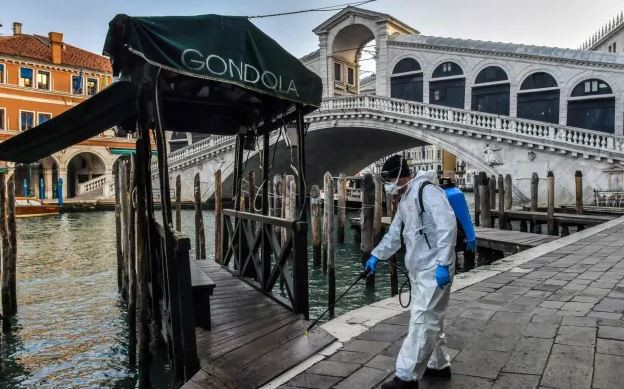 Coronavirus: Italia închide toate unităţile comerciale, cu excepţia celor din alimentaţie şi sănătate