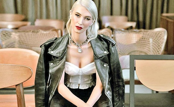 Andreea Bălan vrea divorț clasic, la tribunal. Duce în instanță custodia fetițelor