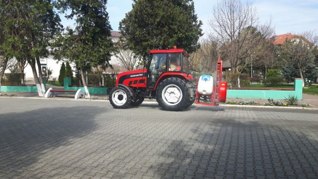 Primăria Hârşova dezinfectează străzile din oraş