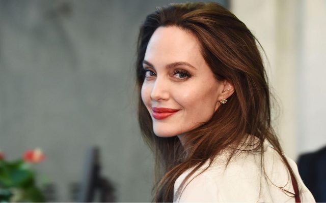 Angelina Jolie donează un milion de dolari în beneficiul copiilor care se confruntă cu nesiguranţă alimentară în timpul pandemiei