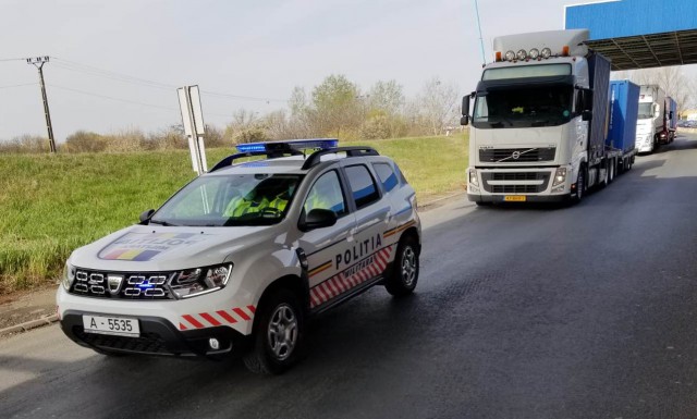 Convoiul militar care transportă spitalul modular, în drum spre Constanța
