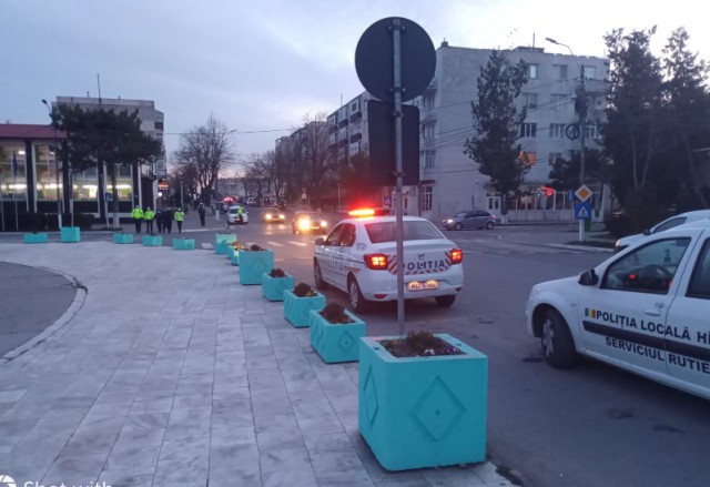 VIDEO! Polițiștii din Hârșova au DESCINS pe STRĂZI!