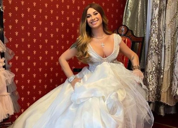 Anamaria Prodan, poze incendiare: rochie de mireasă, fără lenjerie intimă