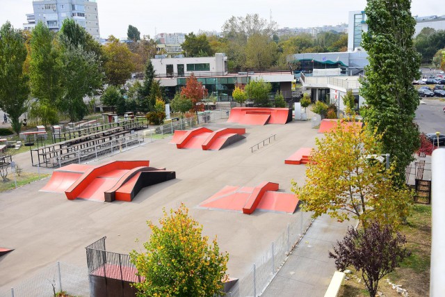 Țările Piticilor și Gravity Park se închid pentru public