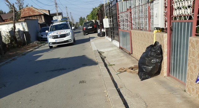 S-a dus să ia apă, iar HOȚII i-au GOLIT MAȘINA!