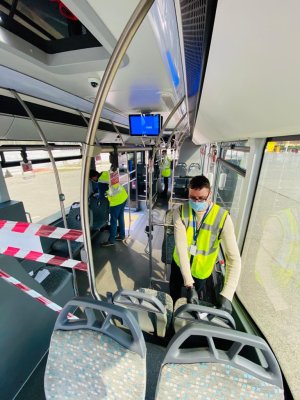 CT BUS: Scaunele din autobuzele, MARCATE pentru a se respecta distanţa minimă de siguranţă